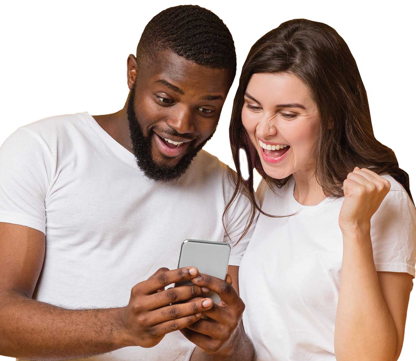 Programa de Referidos de SuperSuds. Dos amigos felices miran un teléfono celular.